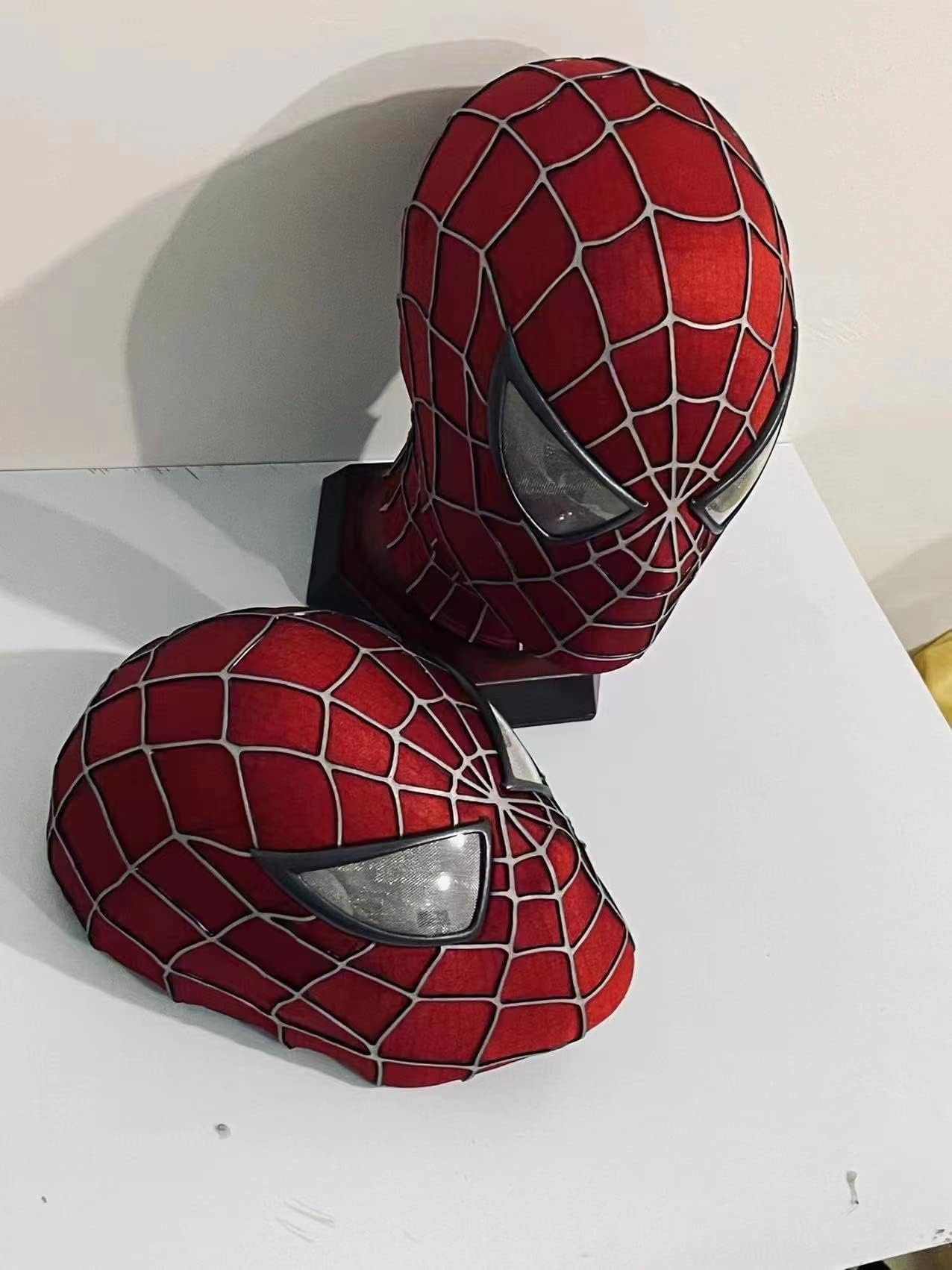 YONTYEQ red web mask eye lens close-up detail